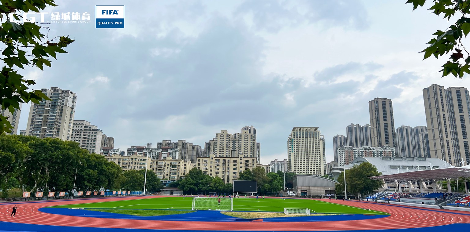 首批“双一流”建设高校——华中科技大学足球场
